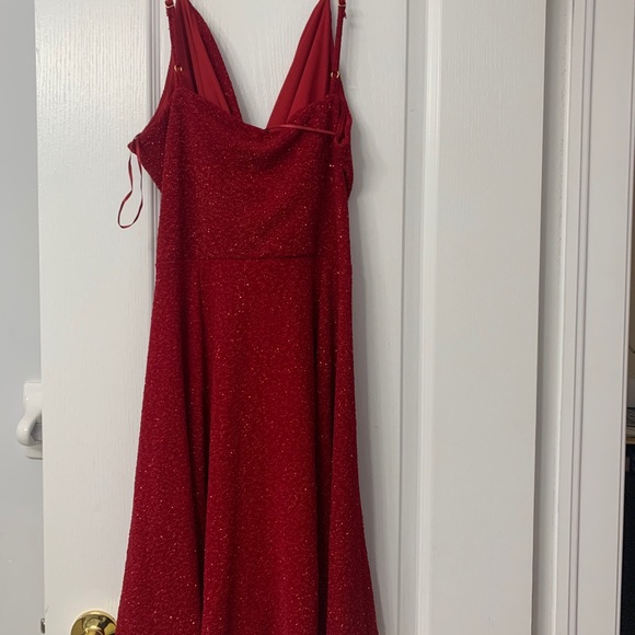 Beautiful evening dress - Picture 2 of 2